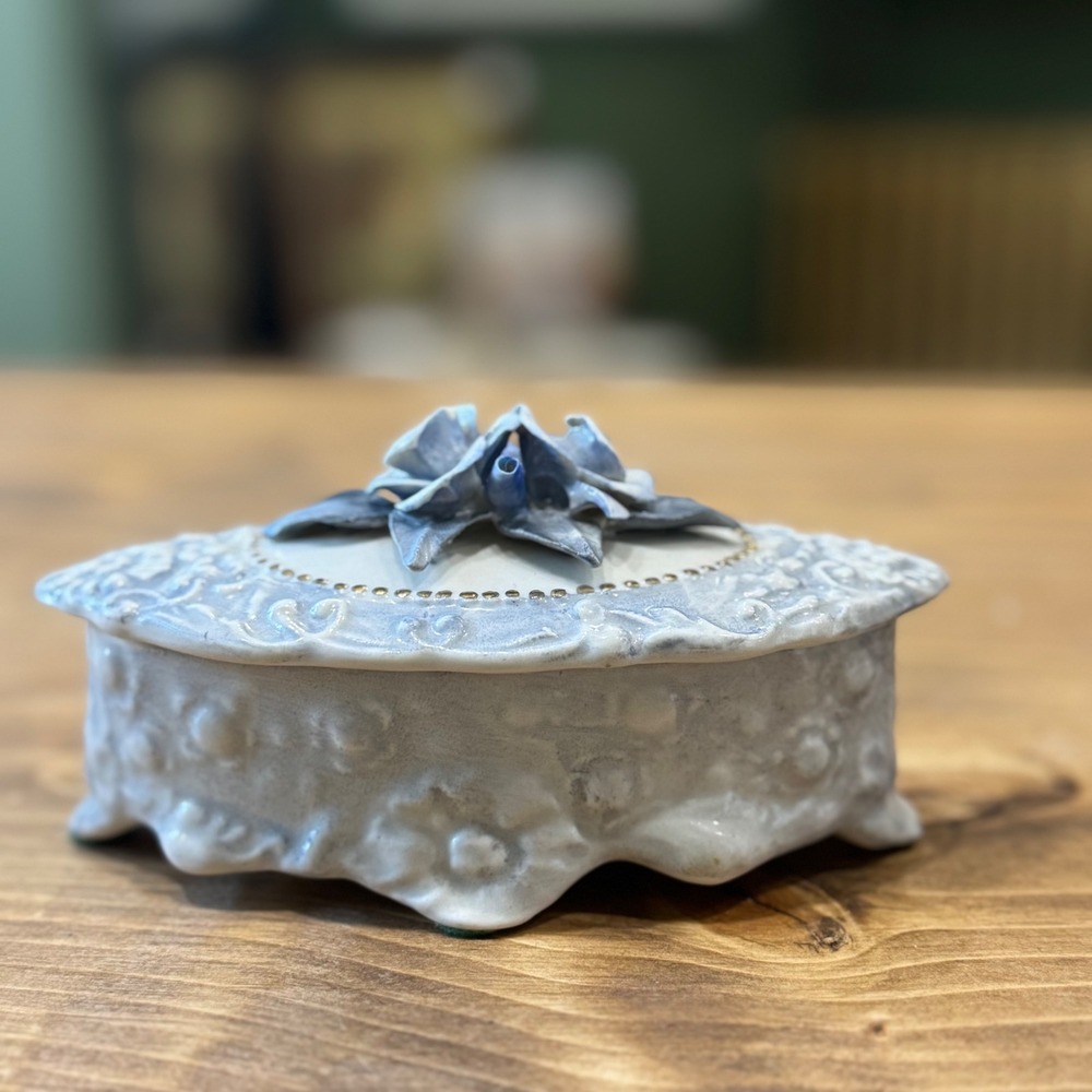 Antique Corday White Porcelain Oval Trinket Box 3D Floral Lid Victorian Rare - Picture 7 of 12